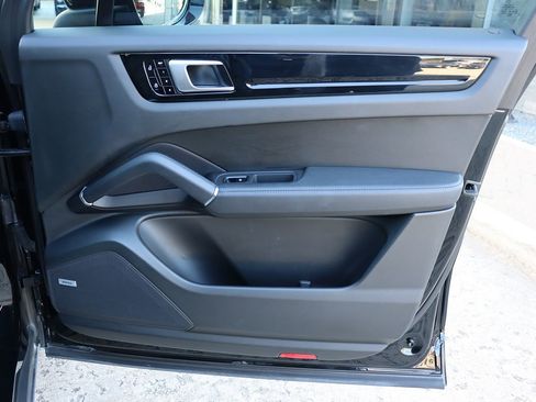 Used 2021 Porsche Cayenne image 49