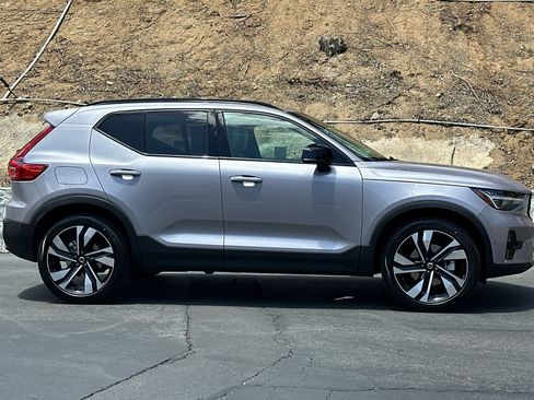 New 2026 Volvo XC40 B5 Ultra AWD/4WD image 3