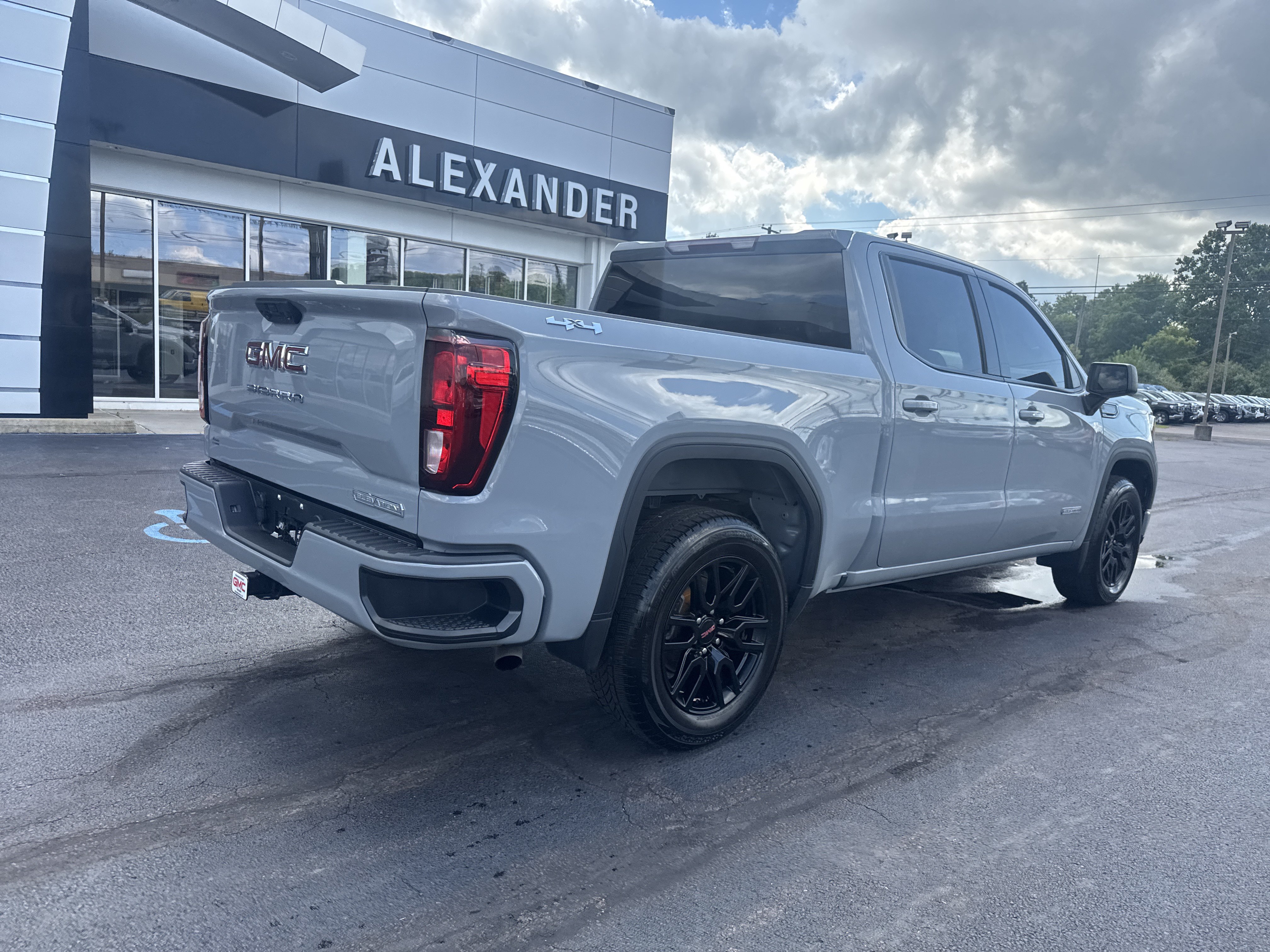 Used 2024 GMC Sierra 1500 Elevation AWD/4WD image 3