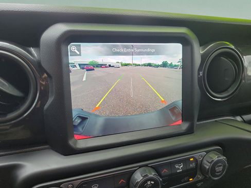 Used 2021 Jeep Gladiator Sport AWD/4WD image 32