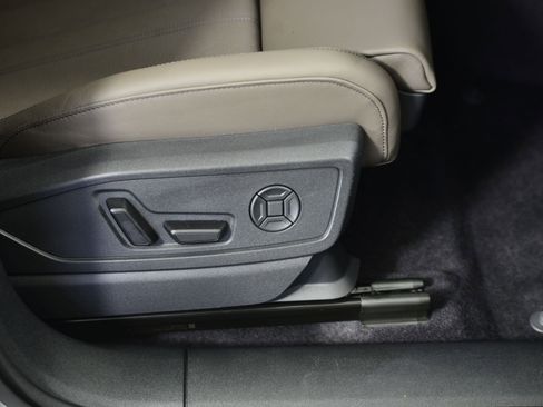 New 2025 Audi Q5 Prestige image 10