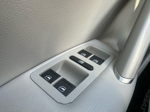 Used 2018 Volkswagen Passat 2.0T SE image 13