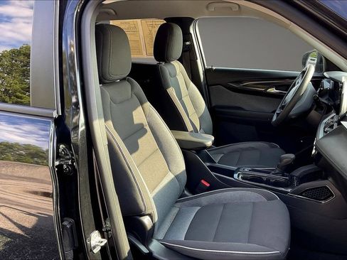 Used 2025 Chevrolet TrailBlazer LT AWD/4WD image 32