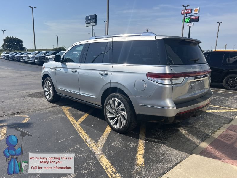 Used 2024 Lincoln Navigator Premiere AWD/4WD image 3