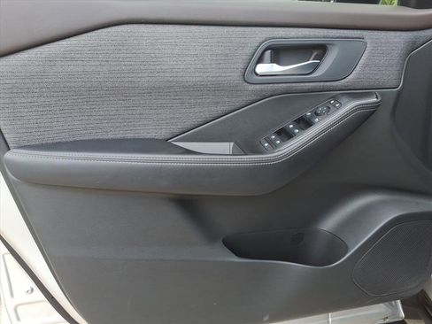 Used 2021 Nissan Rogue SV image 21
