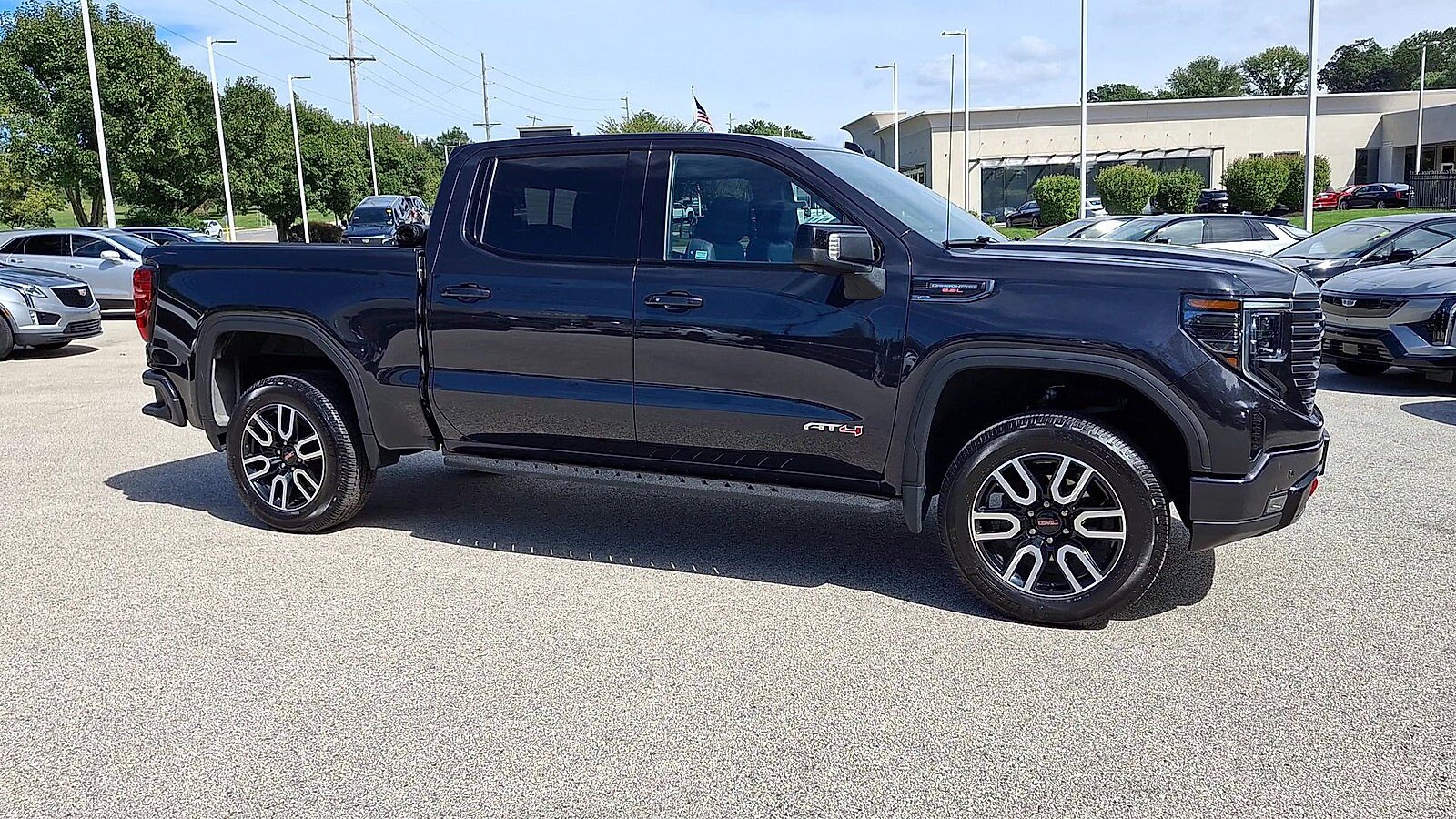 Used 2023 GMC Sierra 1500 AT4 w/ AT4 Premium Package AWD/4WD image 2