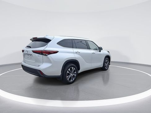 Certified 2026 Toyota Highlander XLE AWD/4WD image 9