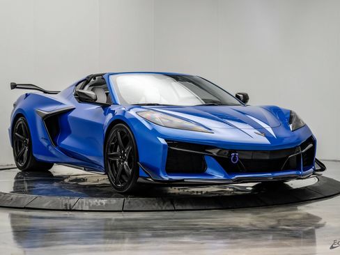 Used 2024 Chevrolet Corvette Z06 w/ Z07 Performance Package RWD image 33