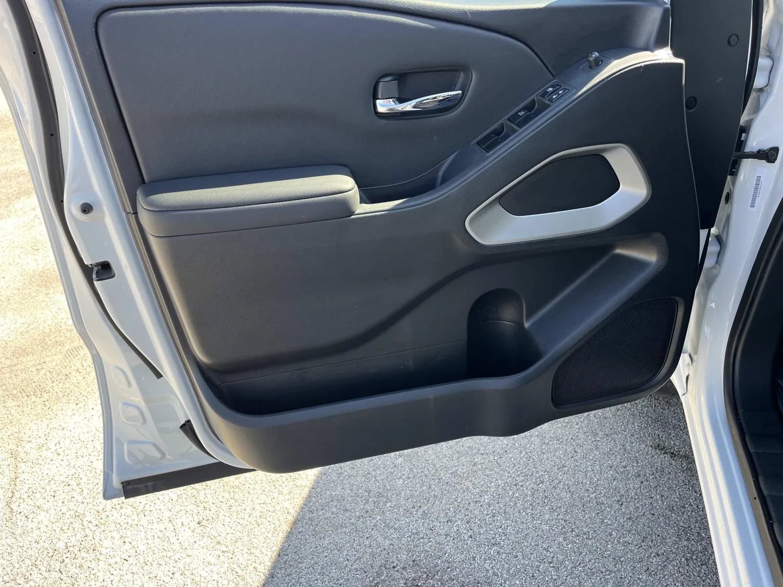 Used 2024 Nissan Frontier SV RWD image 26