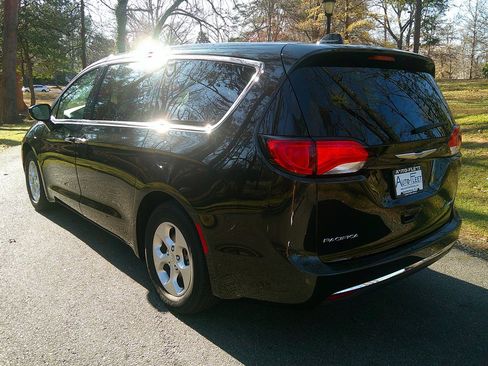 Used 2017 Chrysler Pacifica Touring Plus image 7