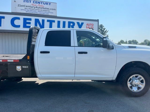 Used 2024 RAM 2500 Tradesman w/ Chrome Appearance Group AWD/4WD image 13