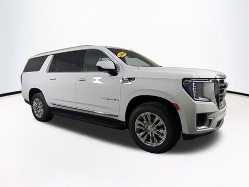 Used 2024 GMC Yukon XL SLT image 2