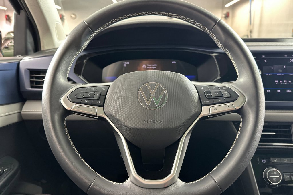 Used 2024 Volkswagen Taos SE w/ Panoramic Sunroof Package FWD image 27
