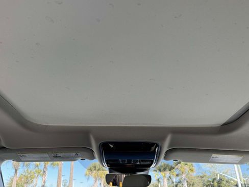 Used 2020 Land Rover Range Rover Velar S image 18