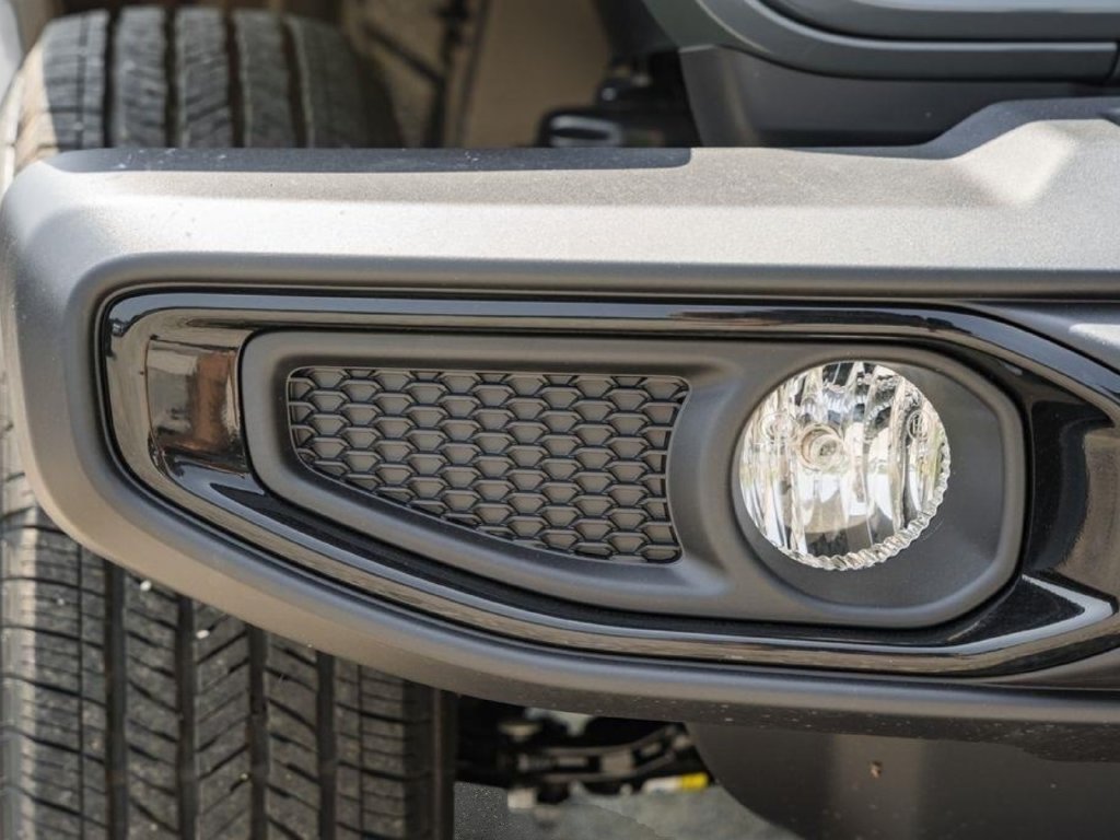 New 2025 Jeep Gladiator Sport AWD/4WD image 13