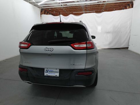 Used 2016 Jeep Cherokee Limited AWD/4WD image 5