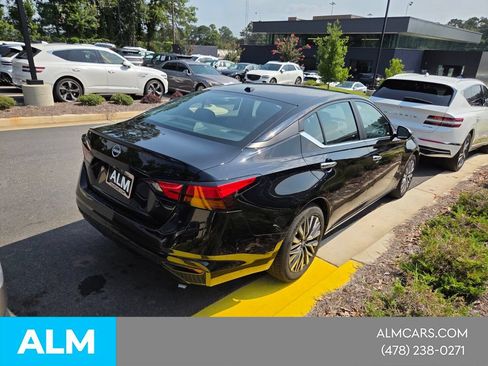 Used 2025 Nissan Altima 2.5 SV FWD image 12