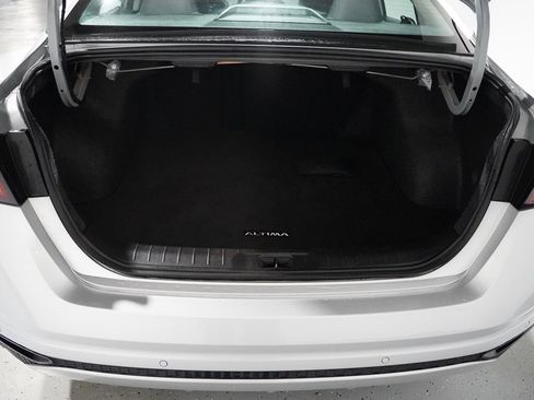 Used 2024 Nissan Altima 2.5 SV image 12
