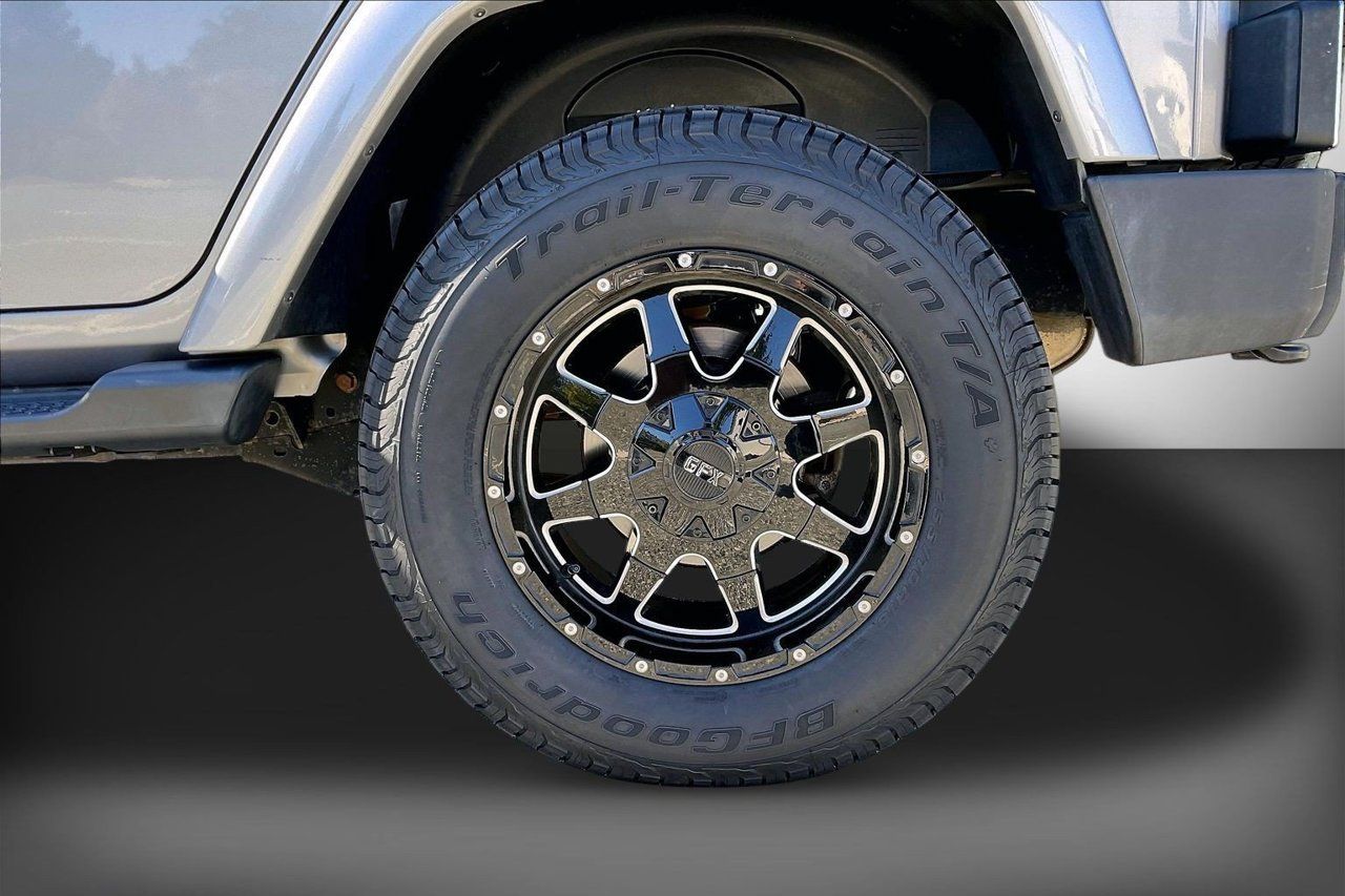 Certified 2018 Jeep Wrangler Unlimited Sahara AWD/4WD image 29