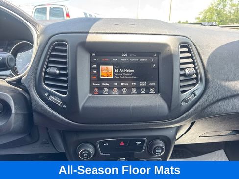 Used 2020 Jeep Compass Latitude w/ Cold Weather Group AWD/4WD image 19
