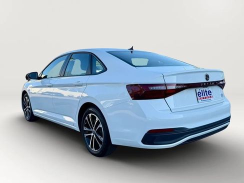 Used 2025 Volkswagen Jetta Sport image 5