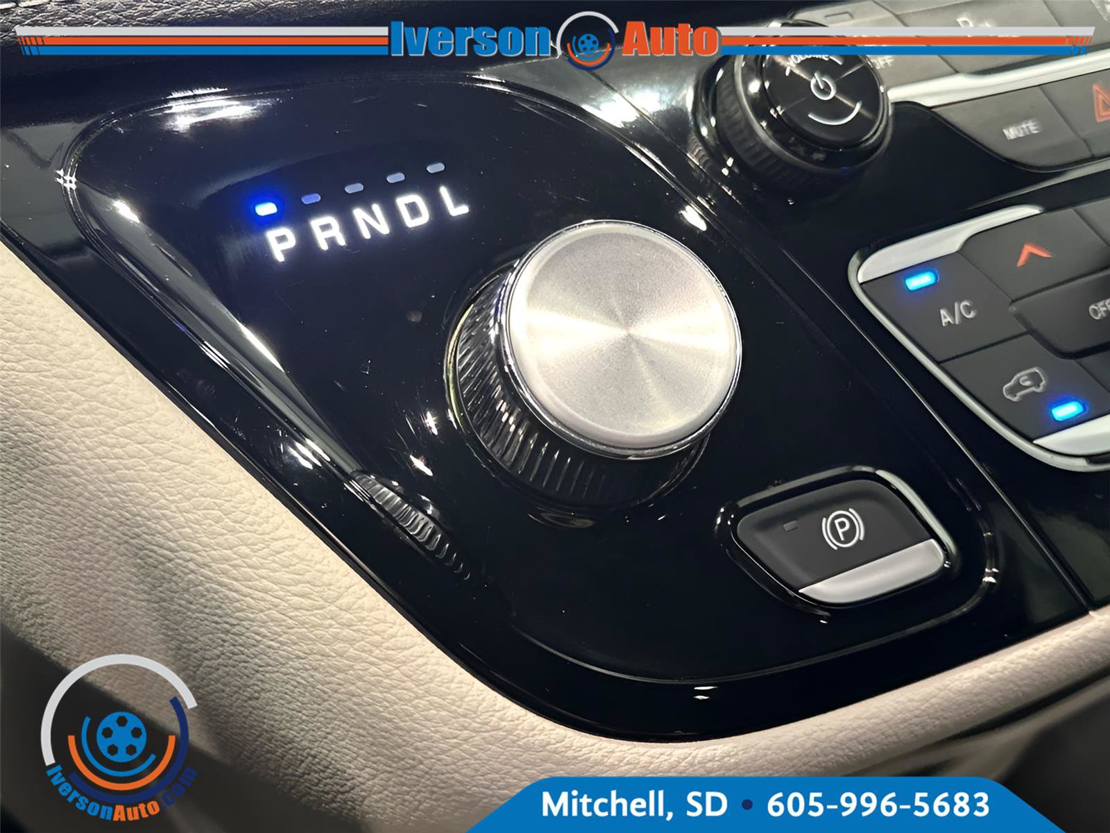 Used 2024 Chrysler Pacifica Touring-L AWD/4WD image 23