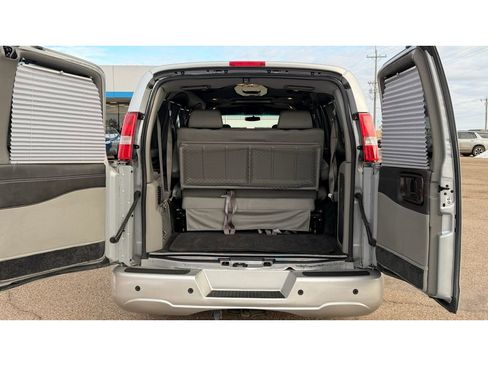 Used 2017 GMC Savana 2500 image 28