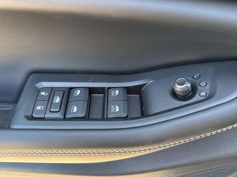 New 2025 Jeep Grand Cherokee Altitude image 9