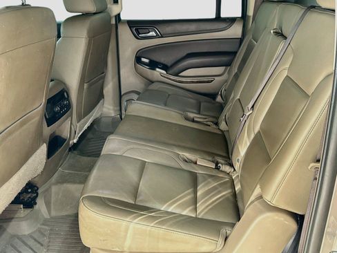 Used 2018 Chevrolet Suburban LT w/ LT Signature Package AWD/4WD image 5