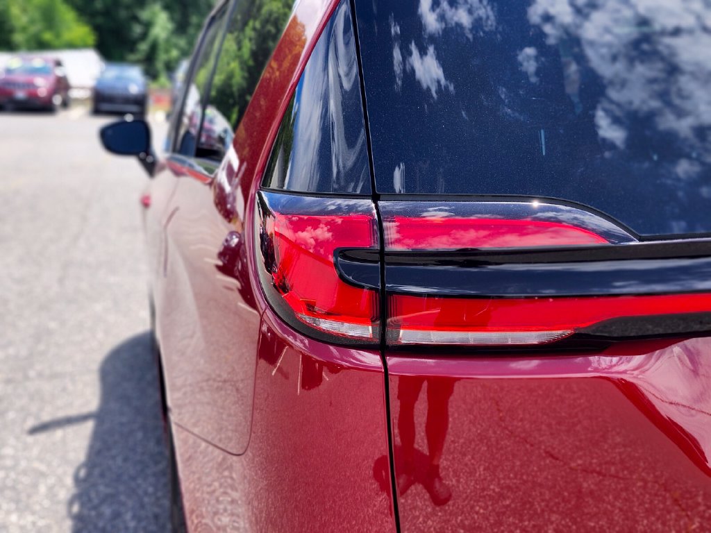 New 2027 Chrysler Pacifica Select AWD/4WD image 9