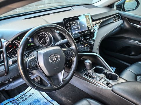 Used 2023 Toyota Camry SE image 9