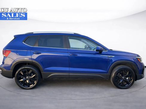 Used 2023 Volkswagen Taos SE FWD image 8