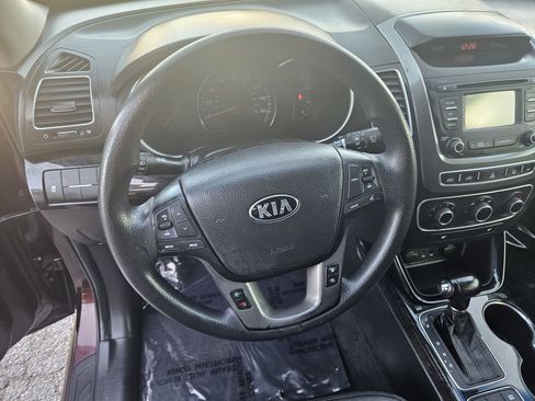 Used 2015 Kia Sorento LX image 9