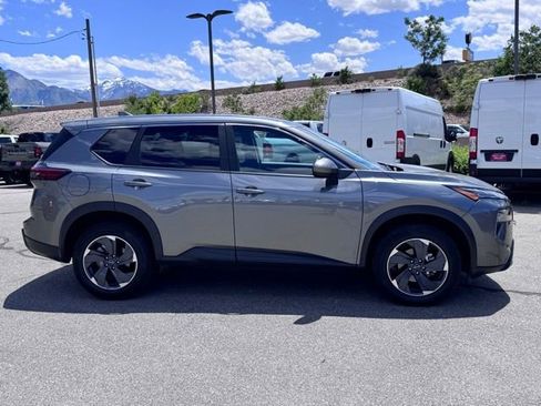 Used 2024 Nissan Rogue SV FWD image 6