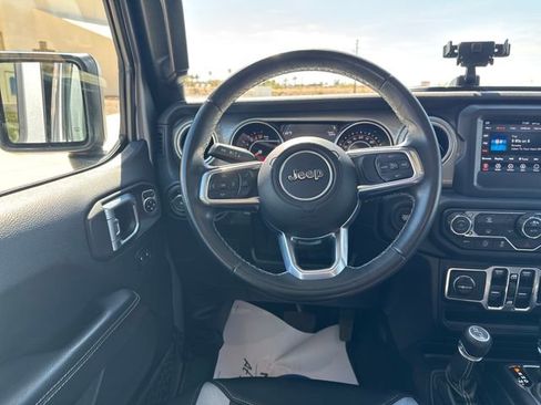 Used 2019 Jeep Wrangler Unlimited Sahara image 13