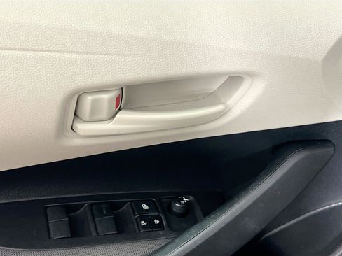 Used 2022 Toyota Corolla LE image 16