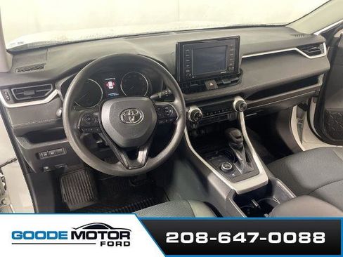 Used 2022 Toyota RAV4 LE image 8