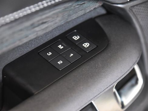 Used 2023 Land Rover Discovery HSE R-Dynamic image 12