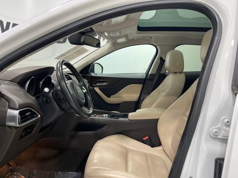 Used 2017 Jaguar F-PACE Prestige image 13
