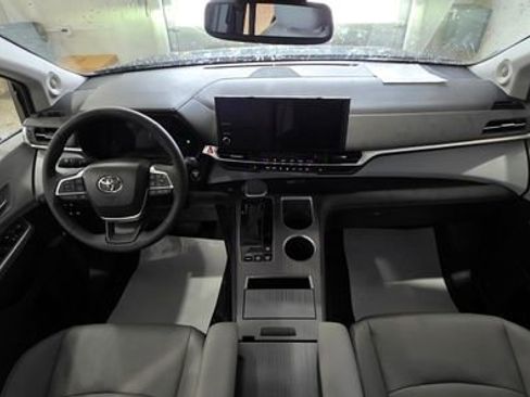 New 2026 Toyota Sienna XLE image 36