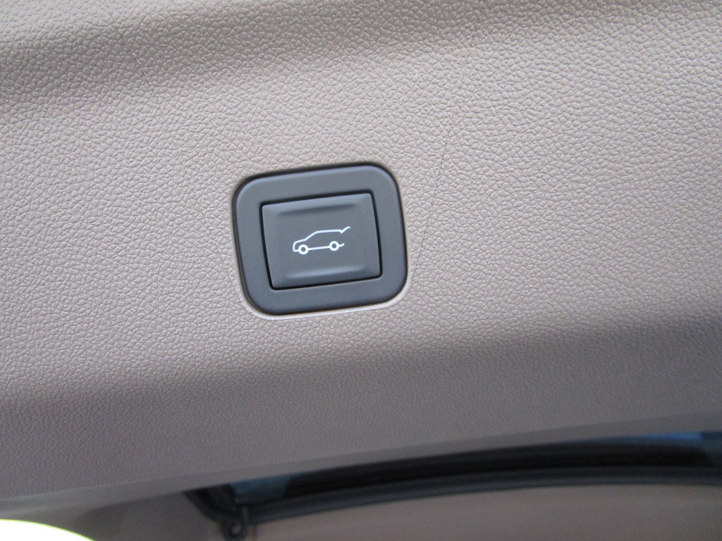 New 2026 GMC Yukon Denali w/ Advanced Technology Package RWD image 17