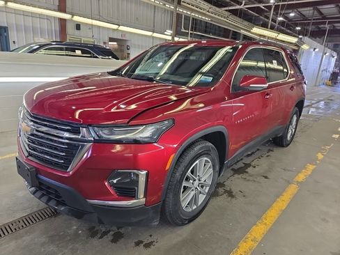 Used 2023 Chevrolet Traverse LT image 2