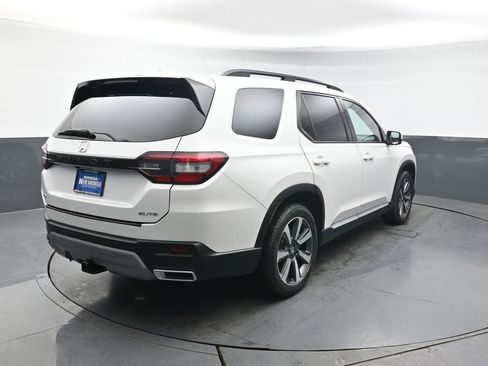 Used 2023 Honda Pilot Elite image 6