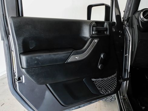 Used 2016 Jeep Wrangler Sport image 30