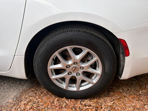 Used 2022 Chrysler Voyager LX FWD image 33