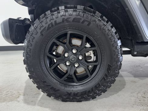 Used 2025 Jeep Wrangler Unlimited Sport AWD/4WD image 10