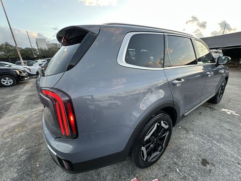 Used 2023 Kia Telluride EX image 19