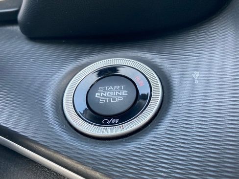 Used 2023 Jeep Grand Cherokee Laredo image 20