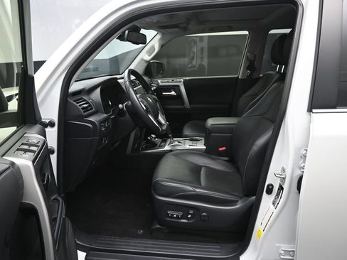 Used 2024 Toyota 4Runner Limited AWD/4WD image 9
