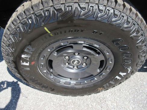 New 2025 Ford Bronco Badlands image 9